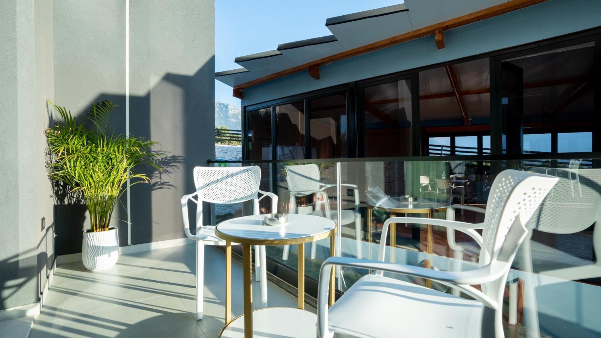 Sea Queen Luxury Hotel Radhimë 外观 照片