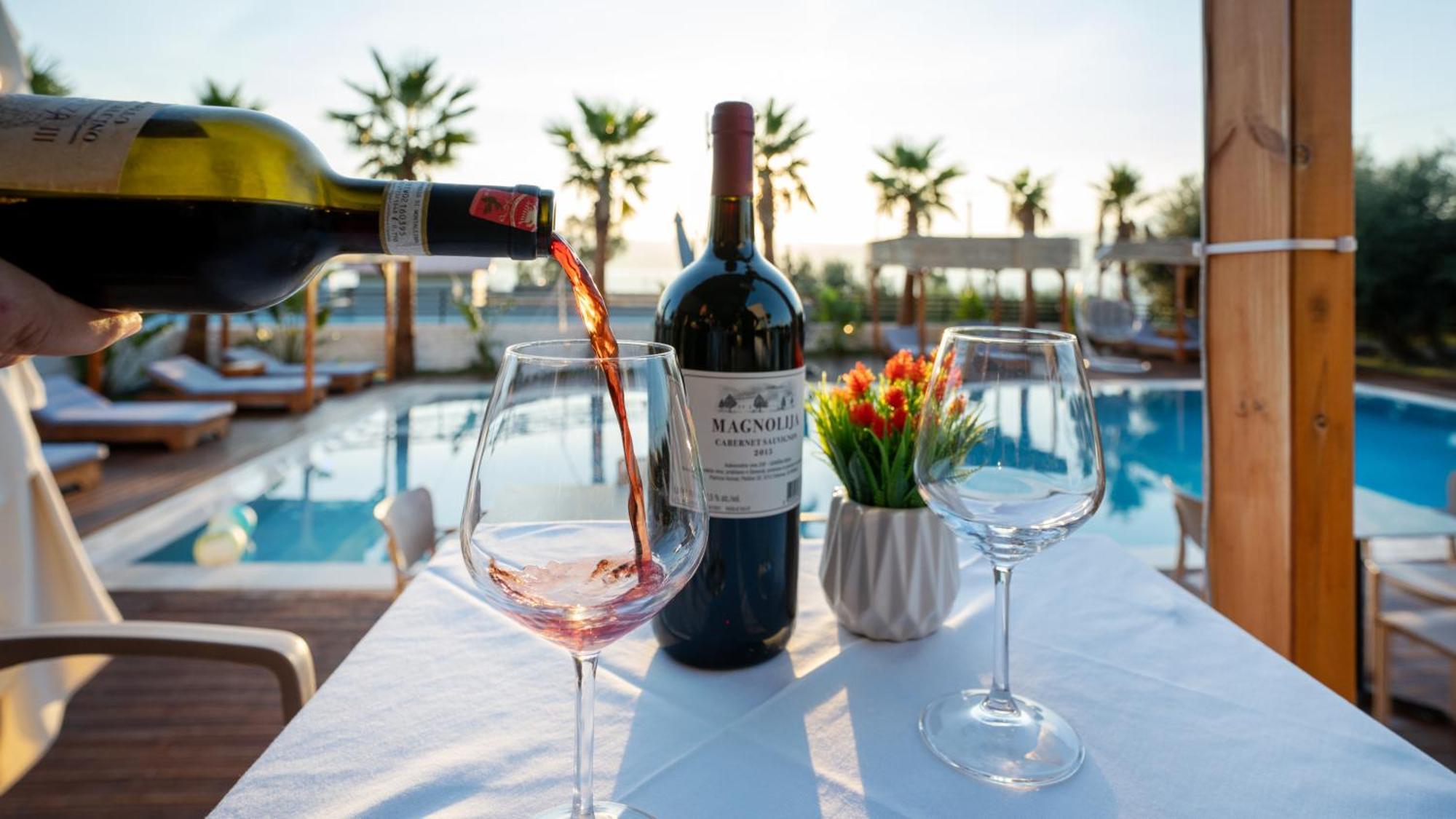 Sea Queen Luxury Hotel Radhimë 外观 照片