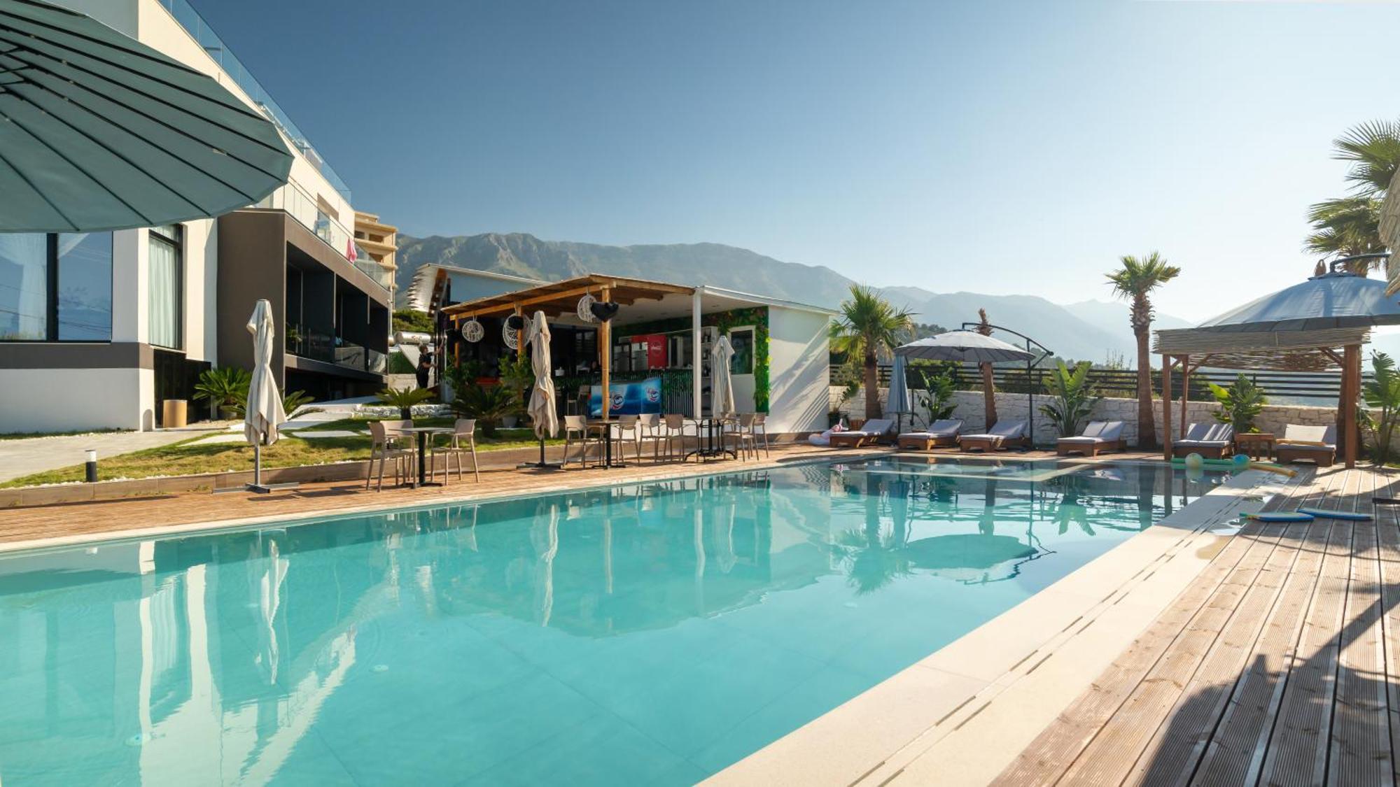 Sea Queen Luxury Hotel Radhimë 外观 照片