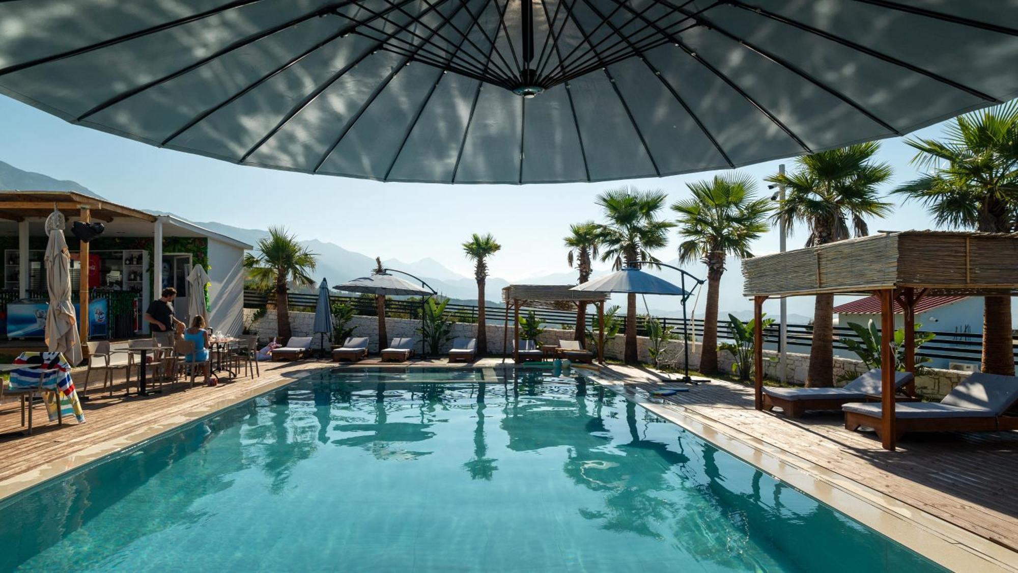 Sea Queen Luxury Hotel Radhimë 外观 照片